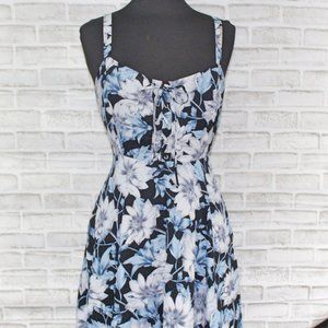 Kimchi Blue Floral Dress NWT 10. Black & Blue